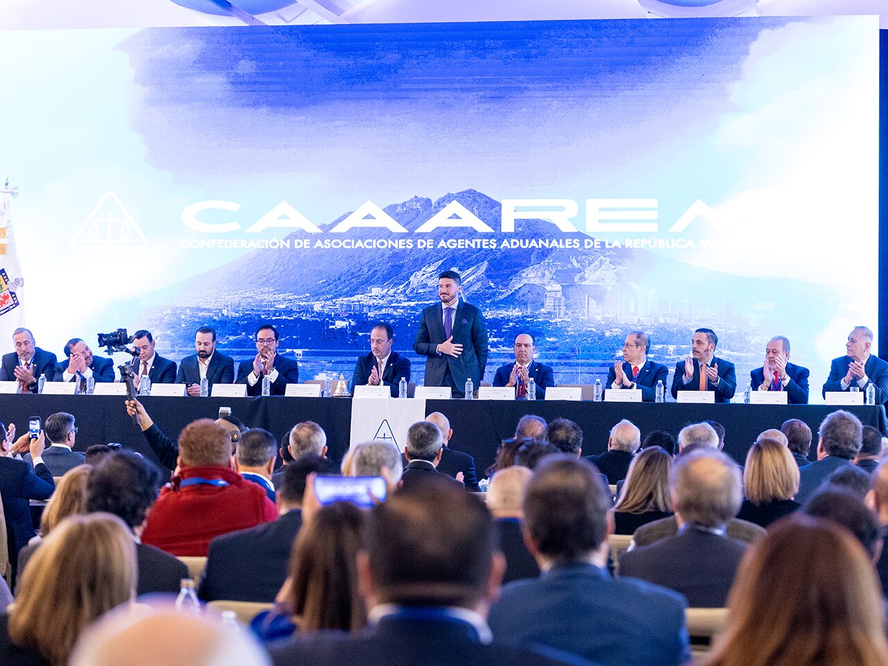 En NL comercio exterior se multiplica; Samuel García ante sector aduanal