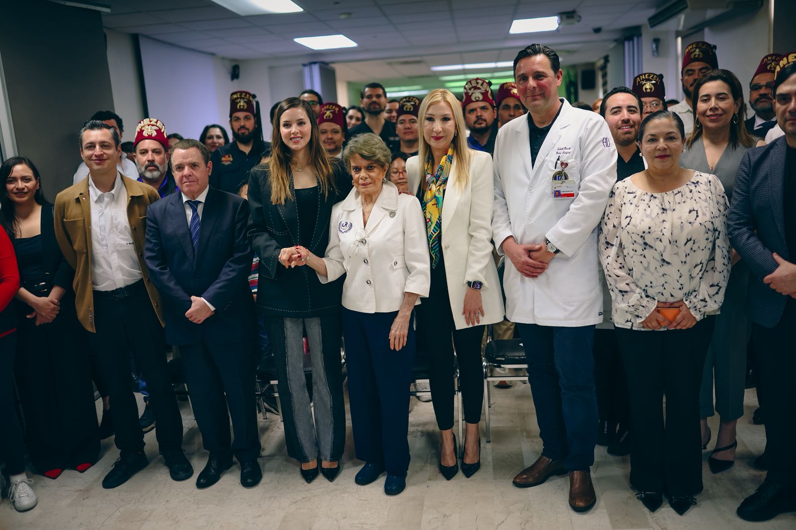 Reconoce Mariana Rodríguez campaña de atención integral a niños con secuelas de quemaduras
