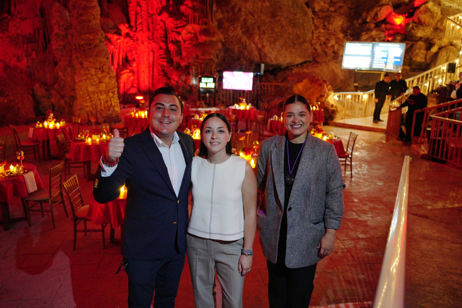 Alcalde Manuel Guerra Cavazos celebra el Día del Amor con cena especial en las Grutas de García