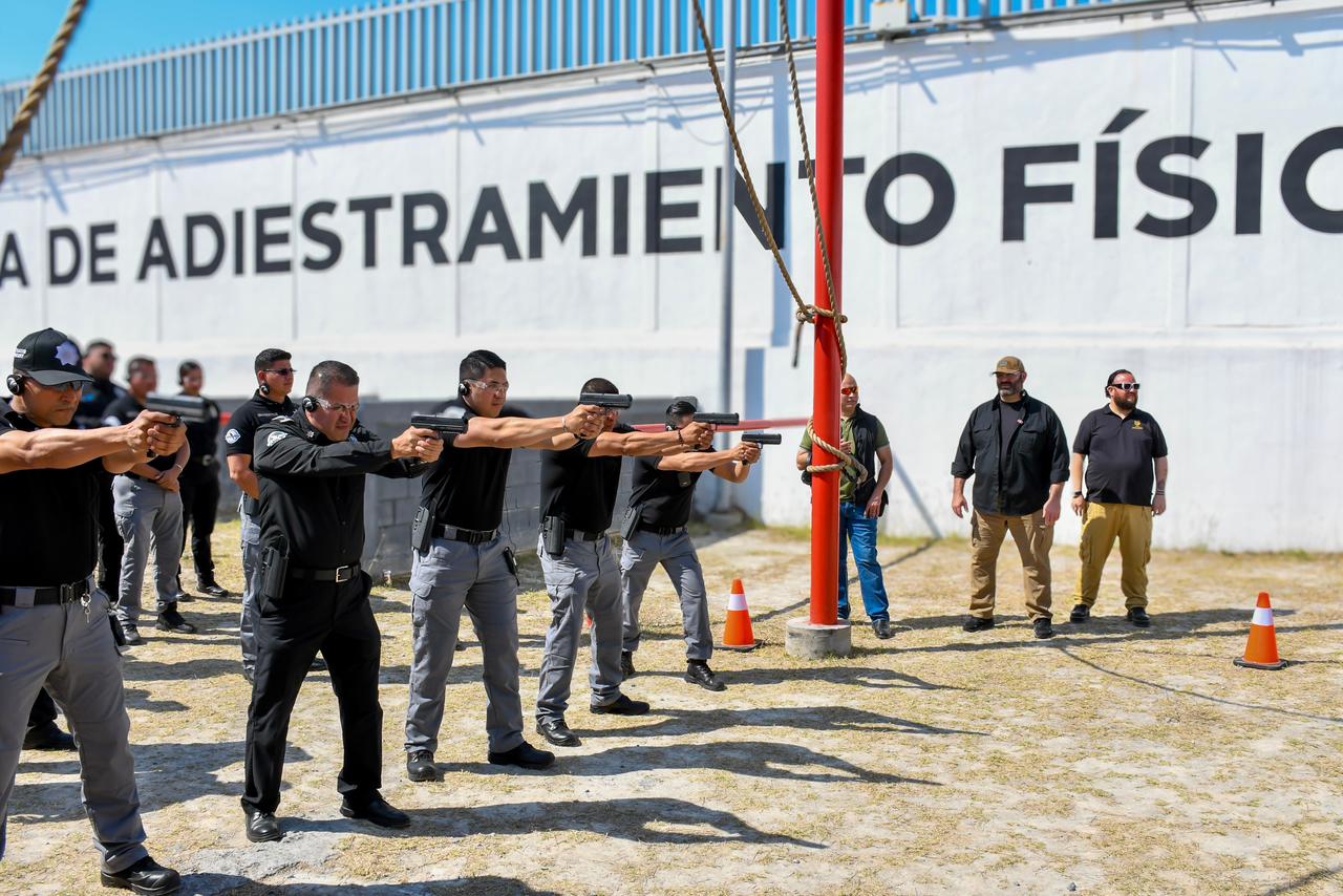 Capacitan a policías de Monterrey en el uso de armas no letales