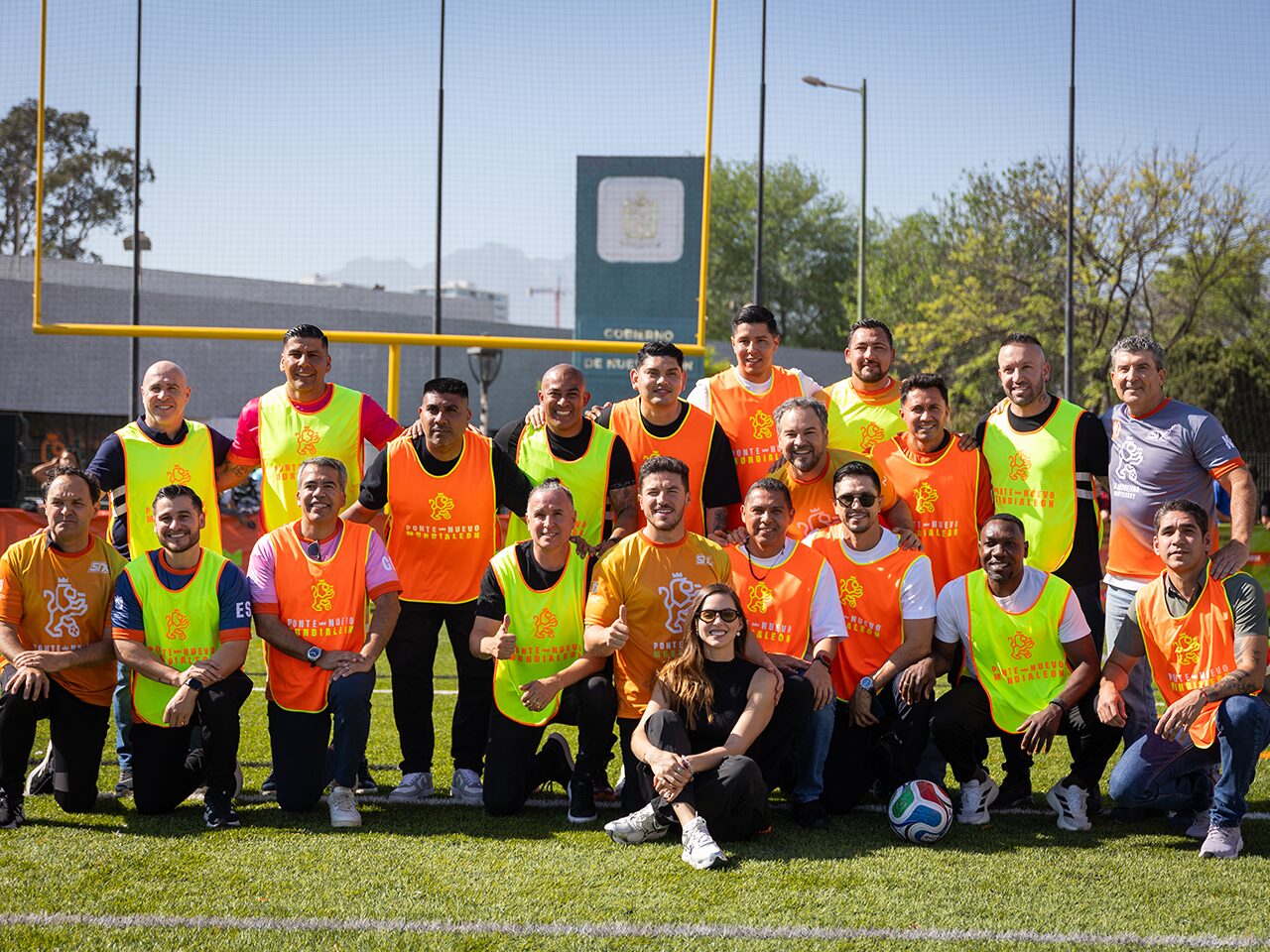Presentan Samuel y Mariana «Ponte Nuevo, MUNDIALEÓN» para llevar el futbol a barrios de Nuevo León