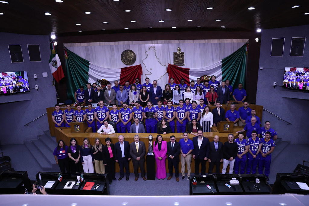 Rinde Congreso homenaje a Auténticos Tigres