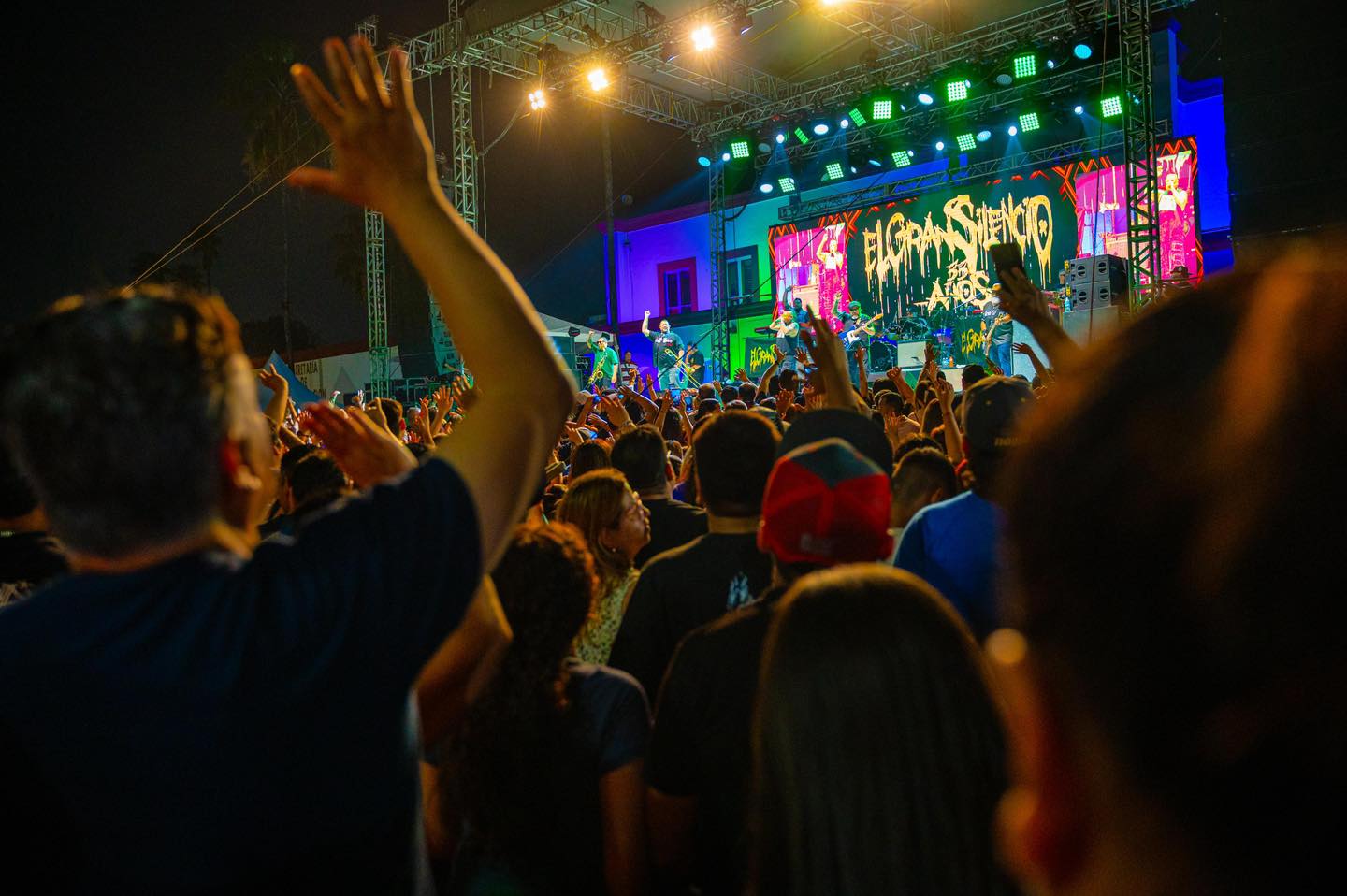 Inicia Escobedo fiesta mundialista con El Gran Silencio