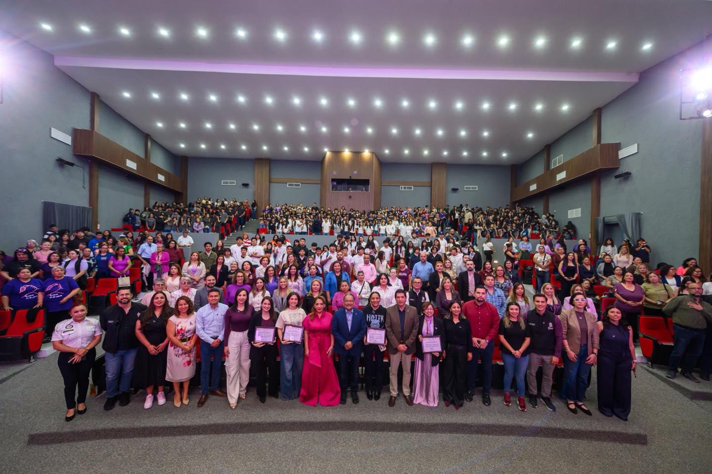 Escobedo impulsa diálogo sobre violencia digital contra mujeres rumbo al 8M