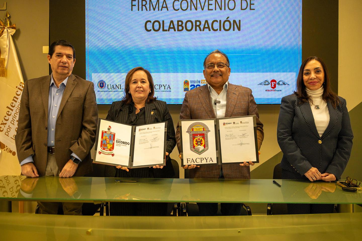 Firma Escobedo convenio con FACPYA UANL