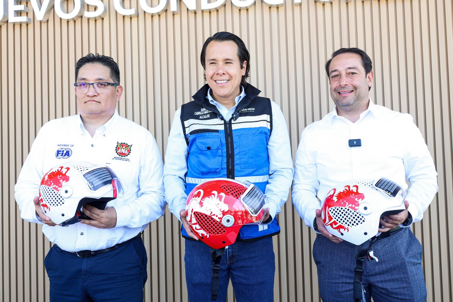 Entrega San Nicolás cascos gratuitos a motociclistas