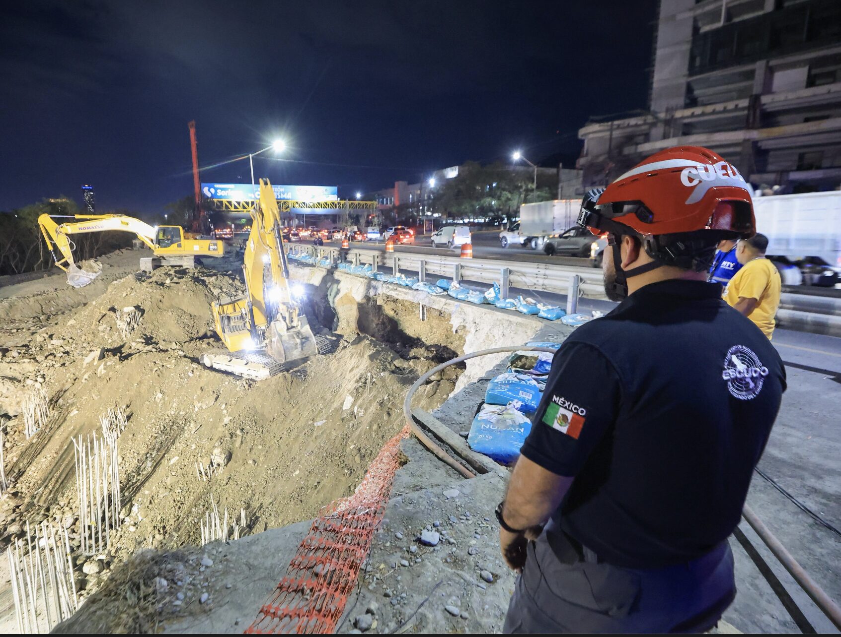 Cierran uno de los carriles exprés de Morones Prieto