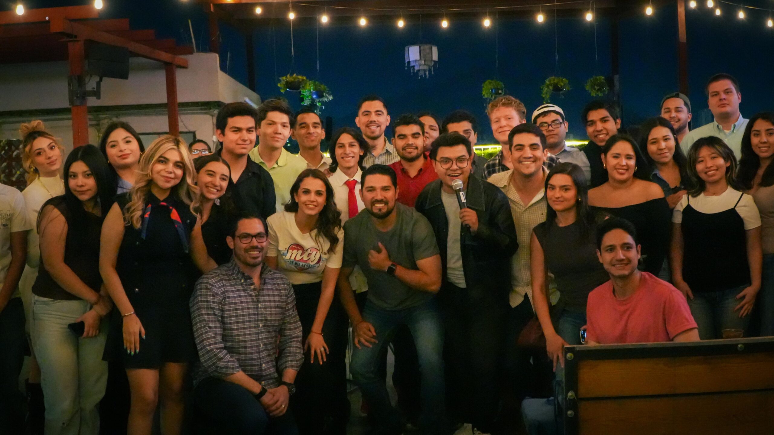 Lorena de la Garza abre diálogo con jóvenes regios sobre participación y futuro de Monterrey