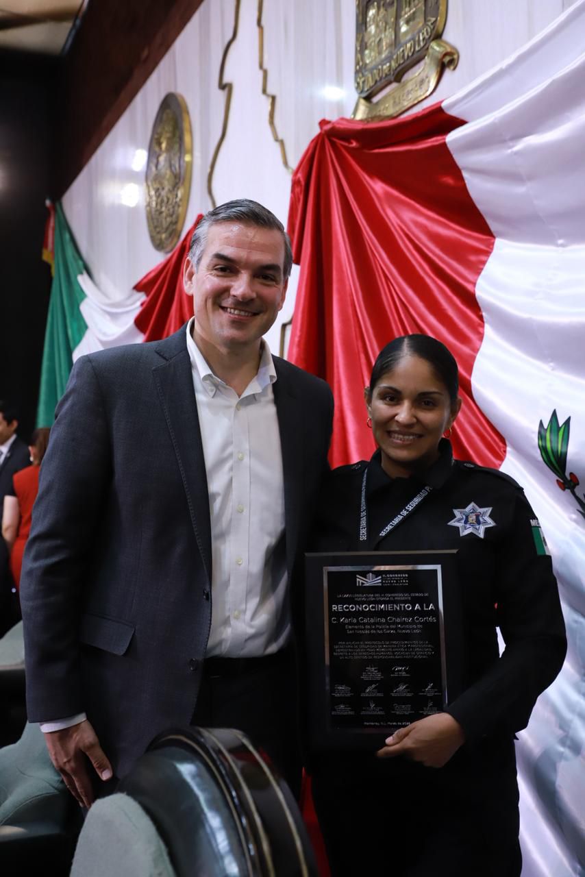 Entrega Congreso reconocimiento a Karla Chairez, Policía de San Nicolás de los Garza
