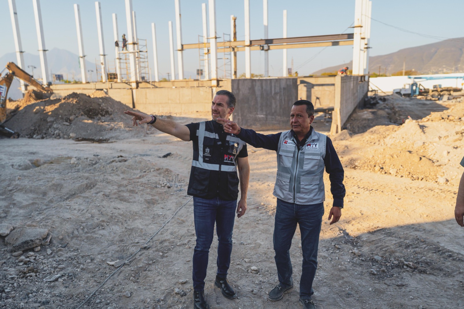 Supervisa Adrián de la Garza construcción del C4 norte