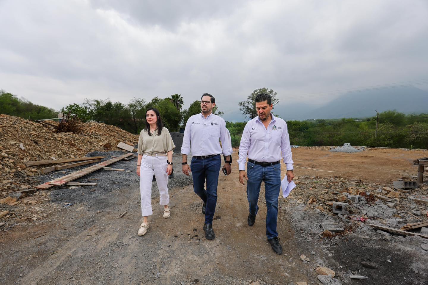 Supervisa David de la Peña avances del Centro DIF Los Cavazos en Santiago
