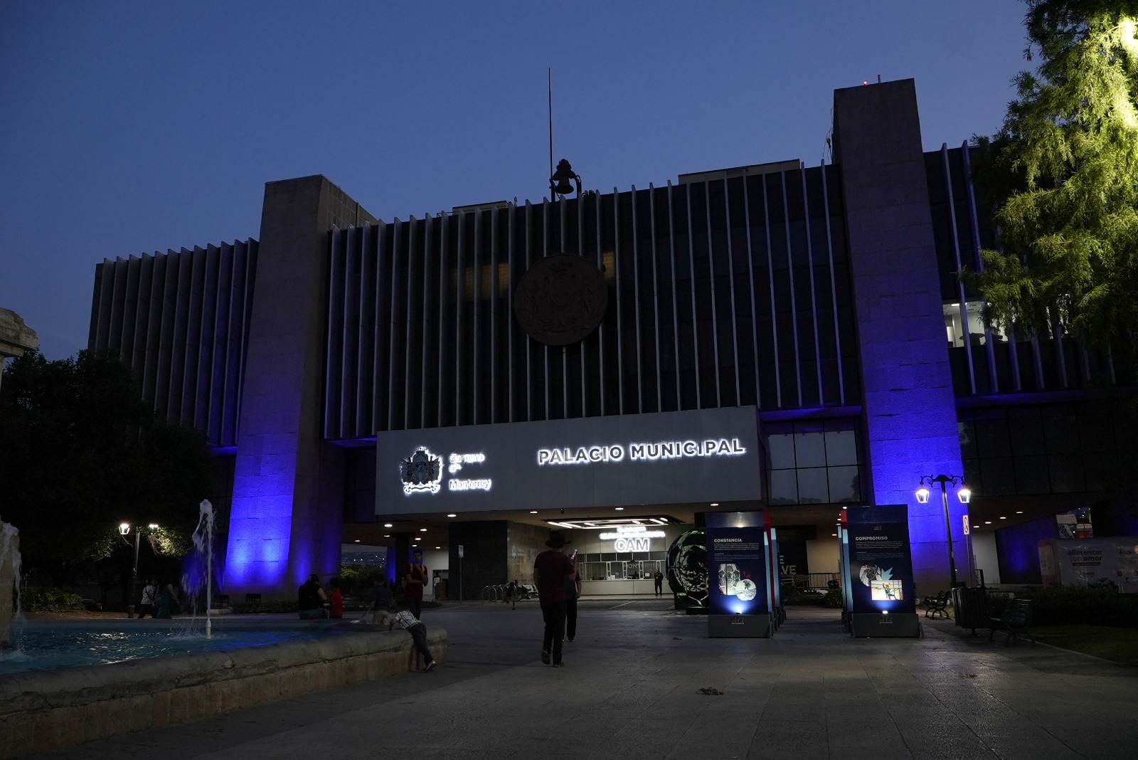 Iluminan de azul el Palacio Municipal de Monterrey por el Día Mundial del Autismo