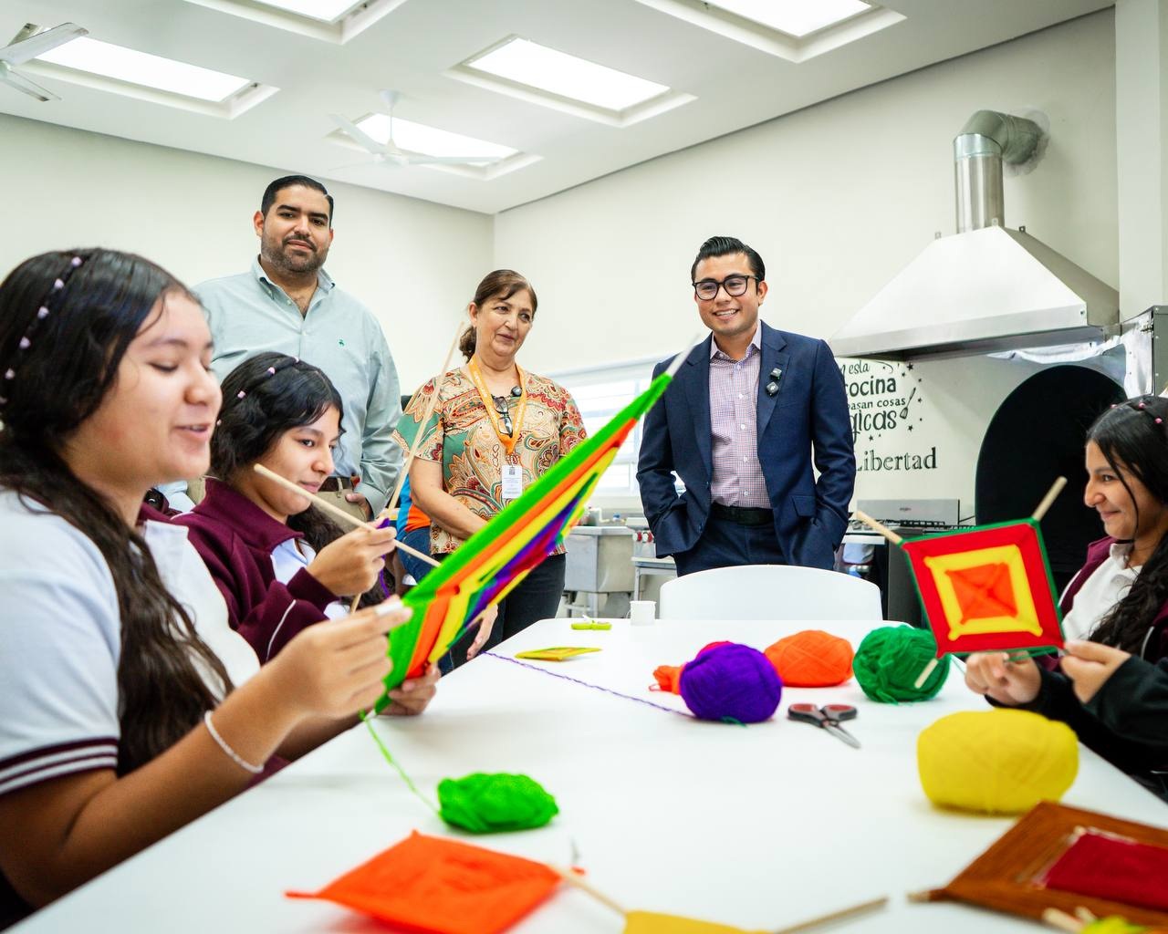 Félix Arratia realiza gira por centros comunitarios de la región citrícola
