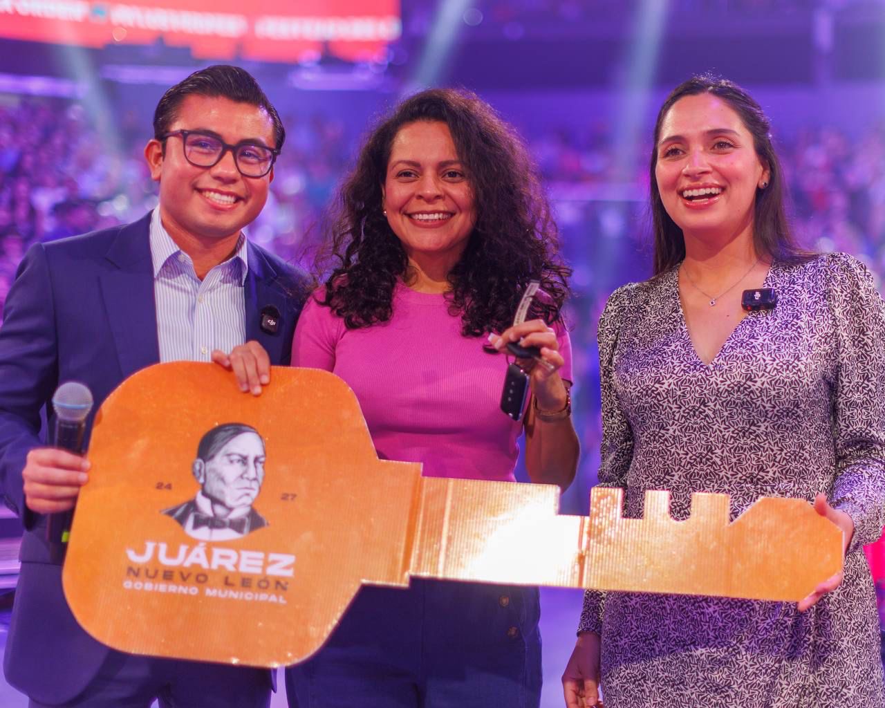 Juárez reconoce a más de 6 mil docentes en gran festejo “A la orden pa’ los Profes”
