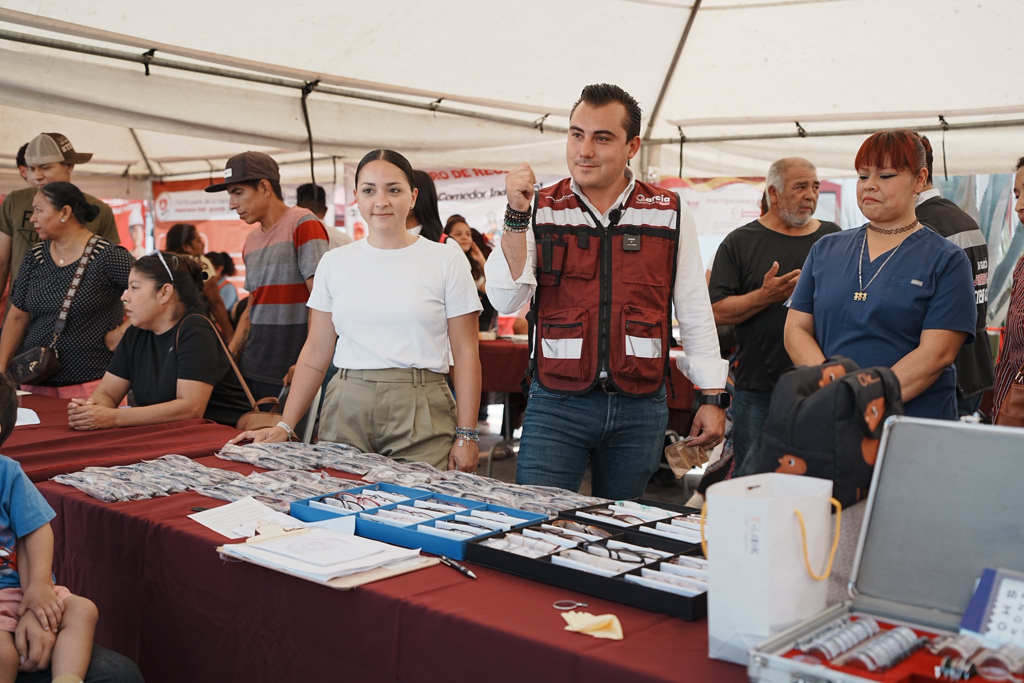 Entrega García 430 aparatos de movilidad