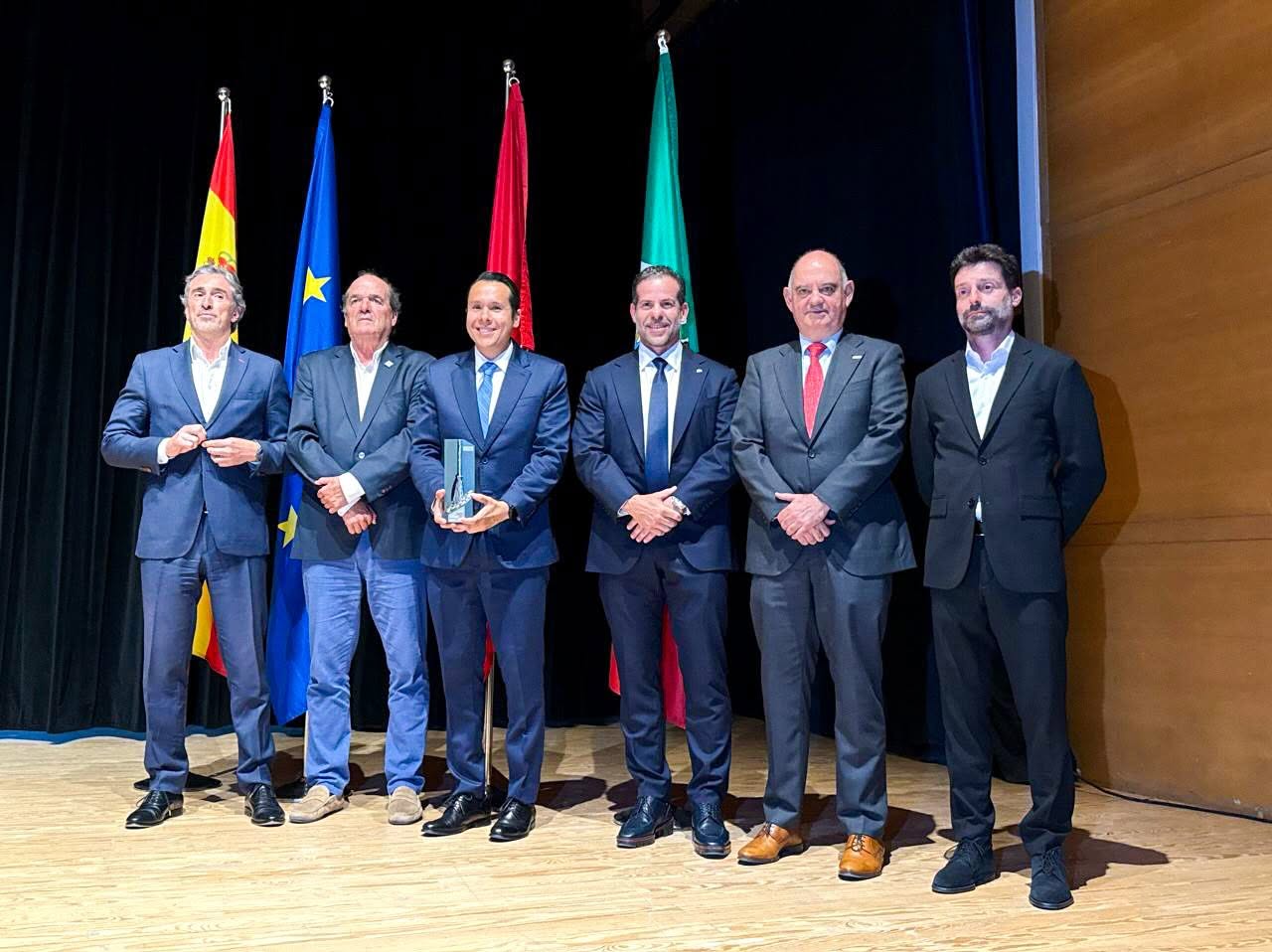 Recibe San Nicolás el galardón ´Escoba de Plata´
