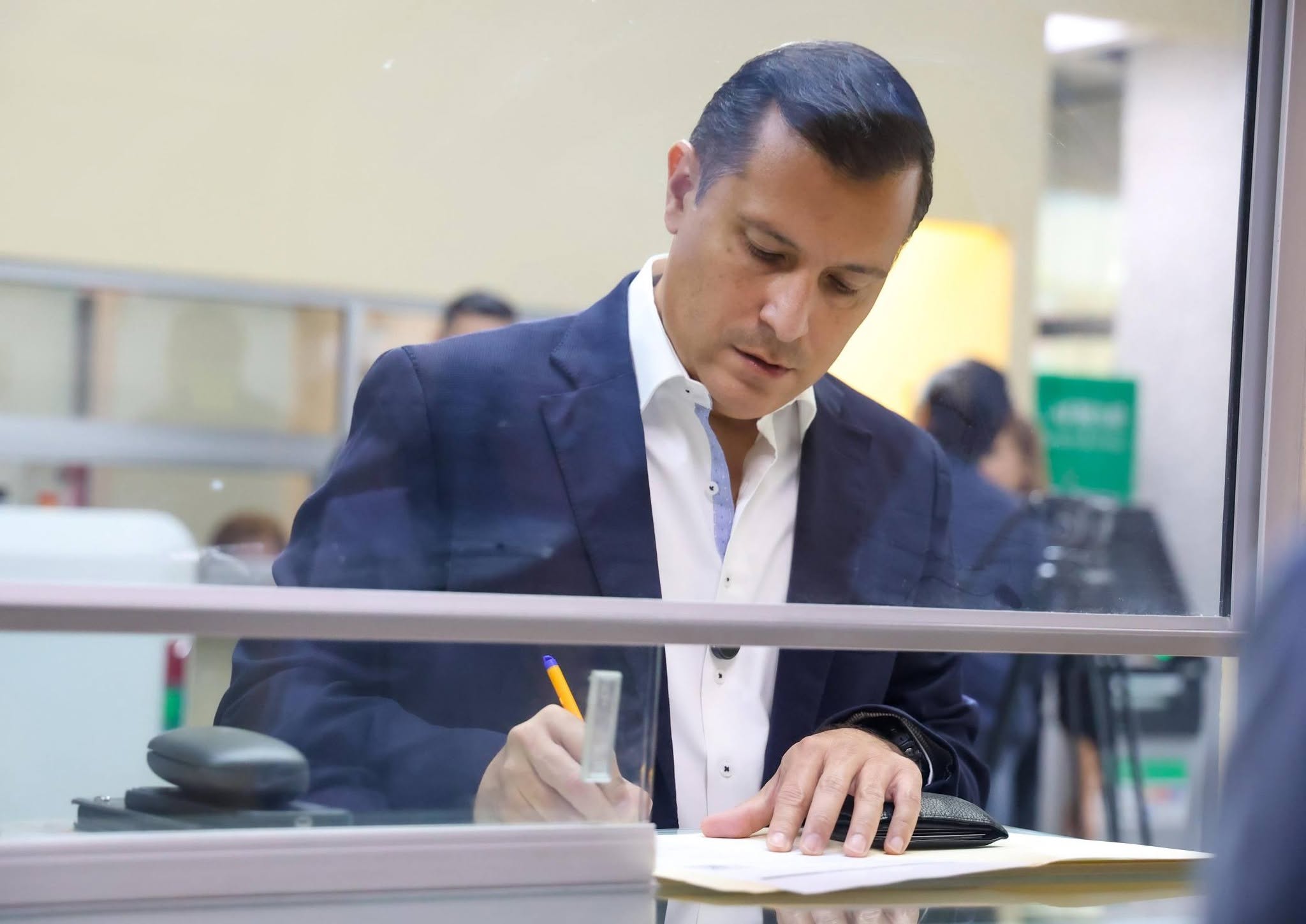 Propone Iván Garza sanciones por manipular candidatos con inteligencia artificial