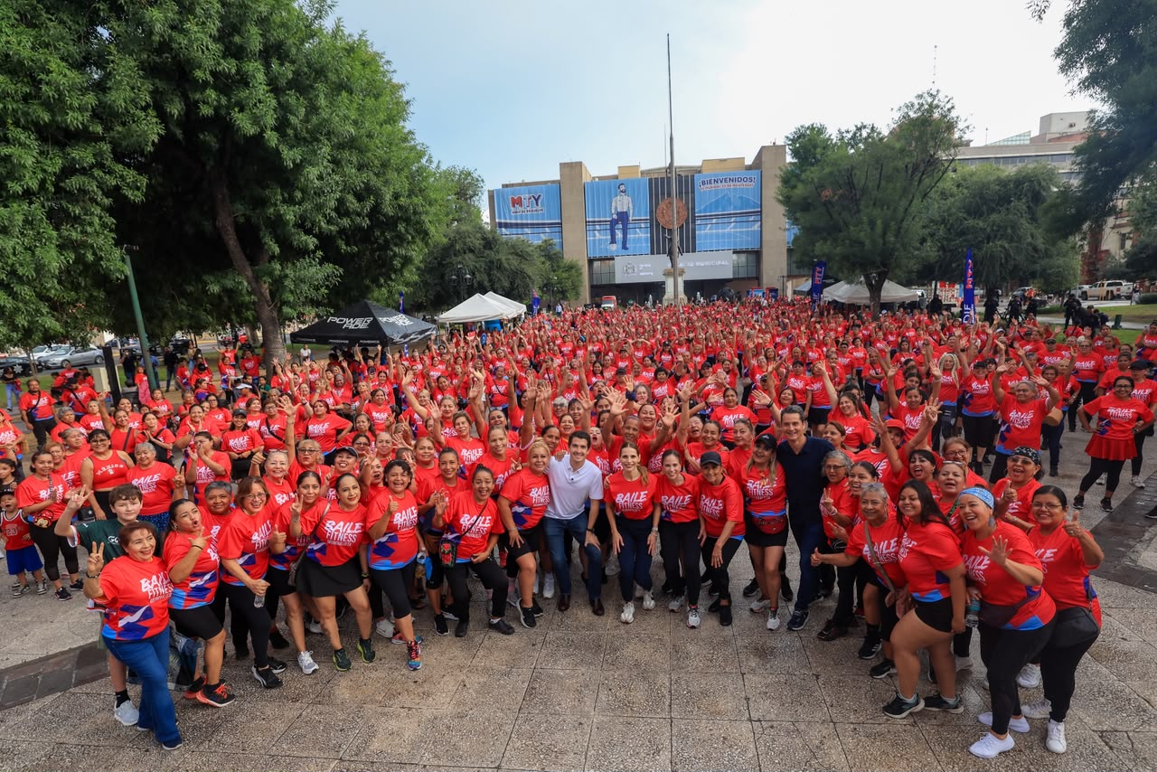 Participan casi mil mujeres en el primer Baile Fitness del DIF Monterrey