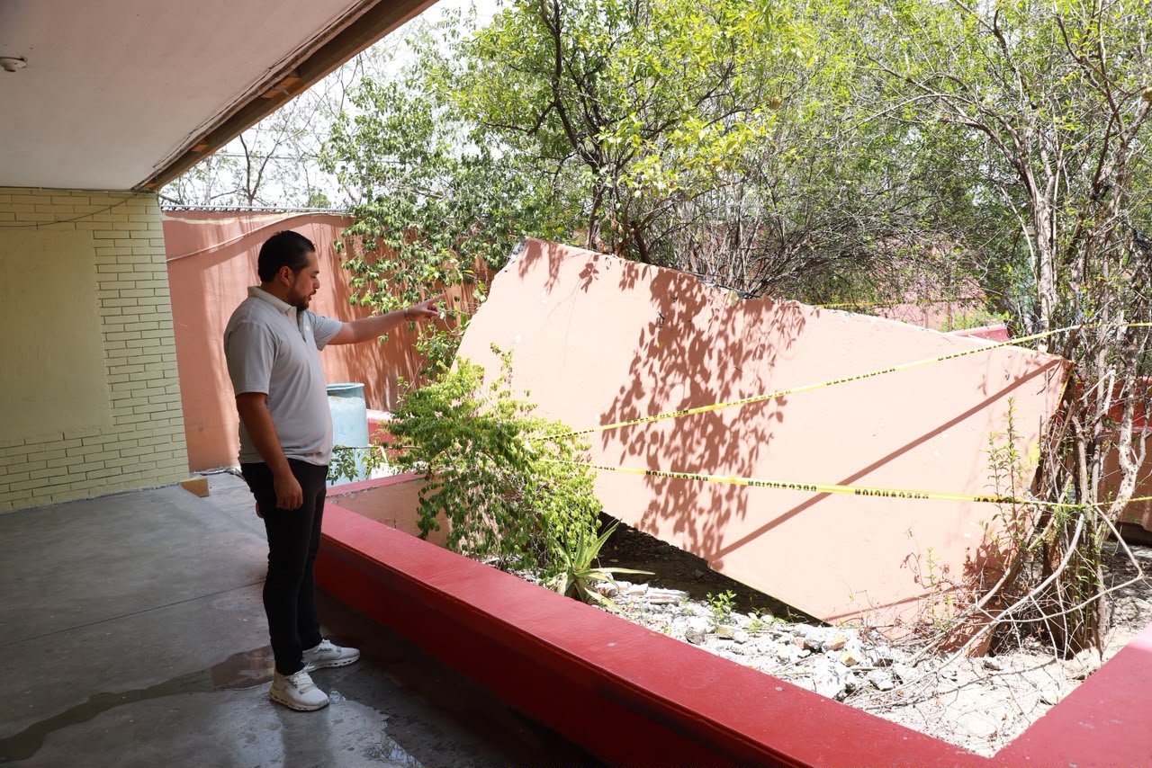 Denuncia Miguel Lechuga peligro de derrumbe e Secundaria de Santa Catarina