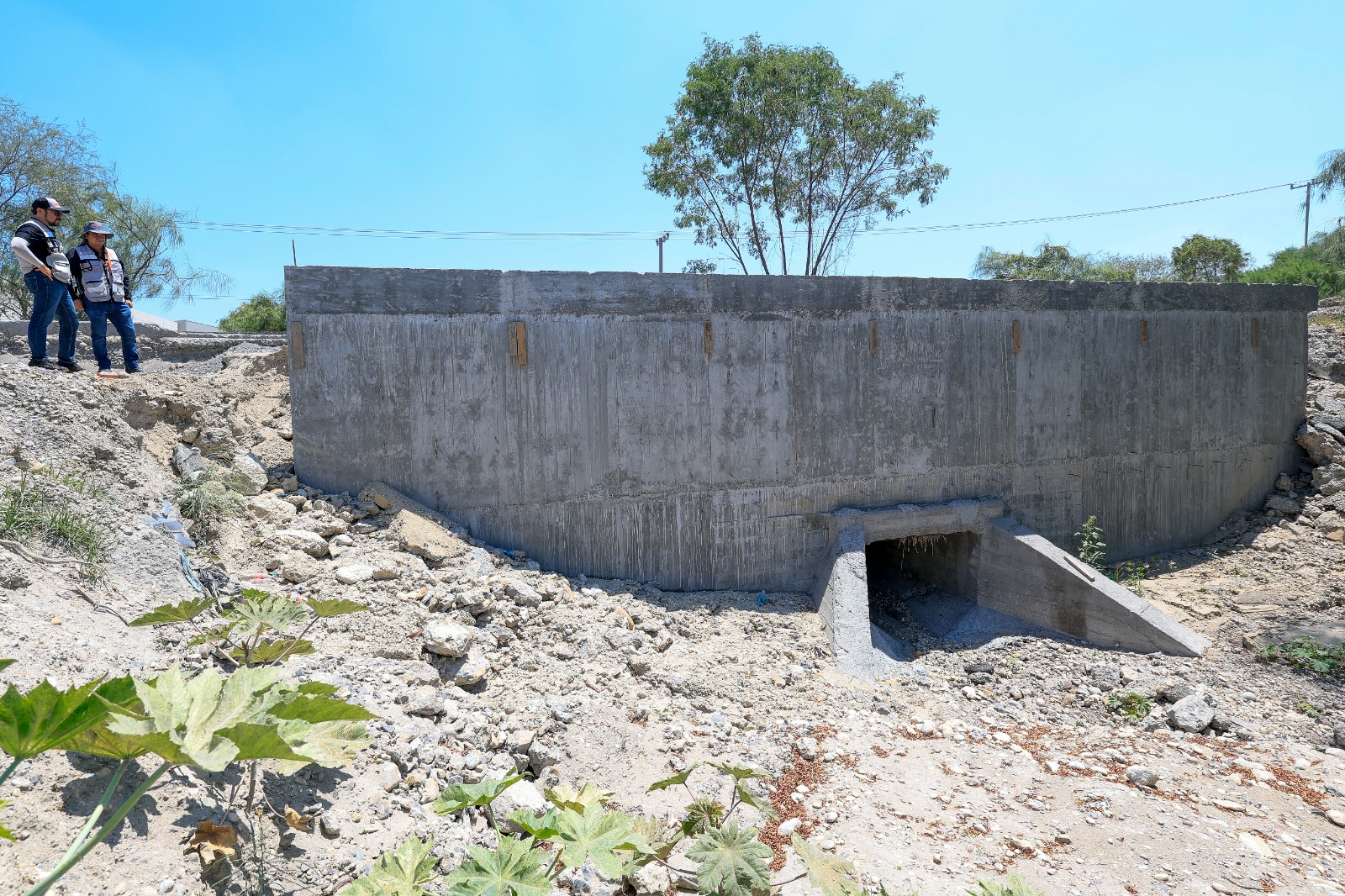Reconstruyen puente-vado en Guadalupe