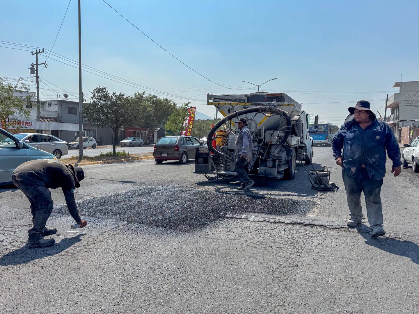 Pone Escobedo en marcha operativo de bacheo