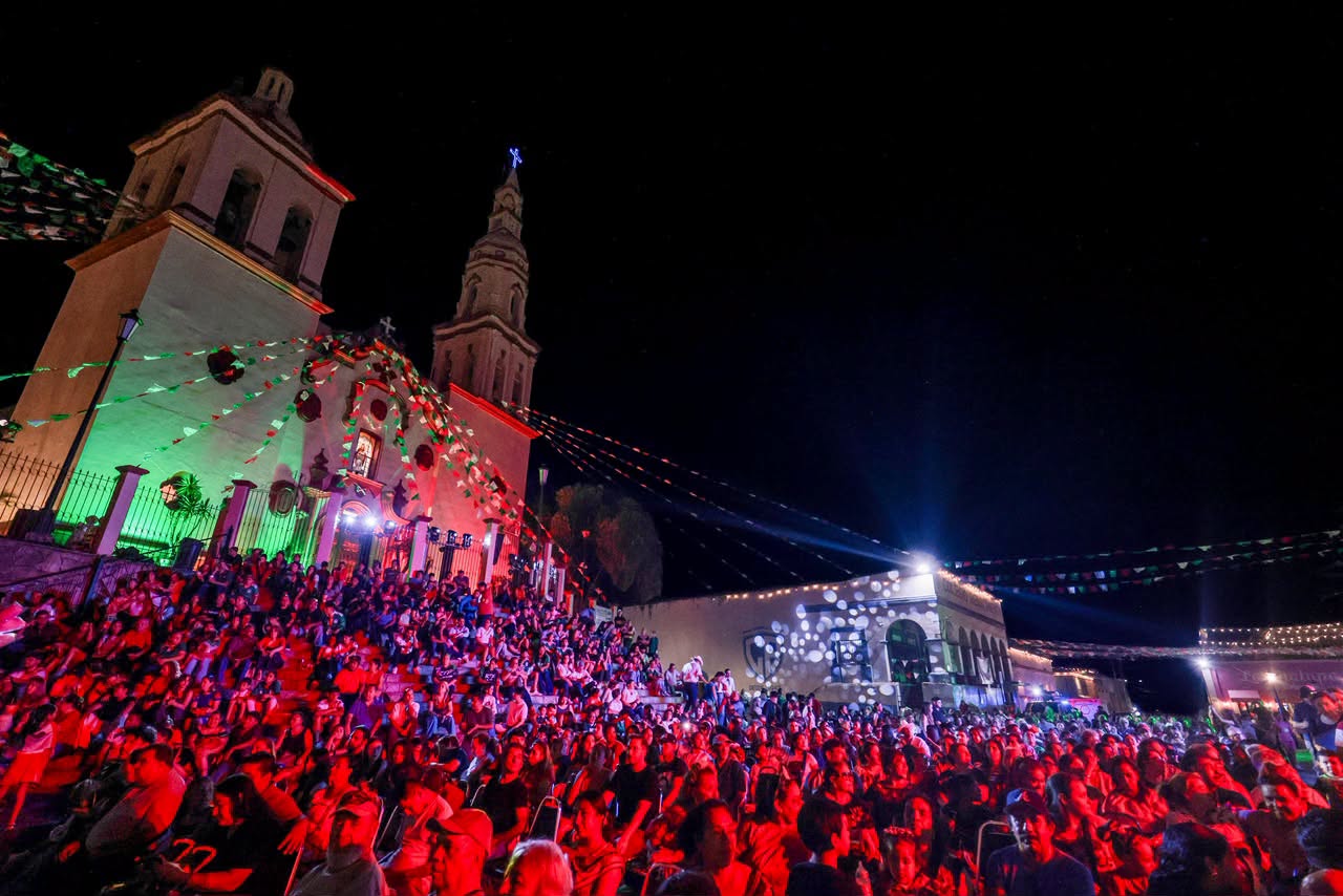Disfrutan en Santiago de gran fiesta patria