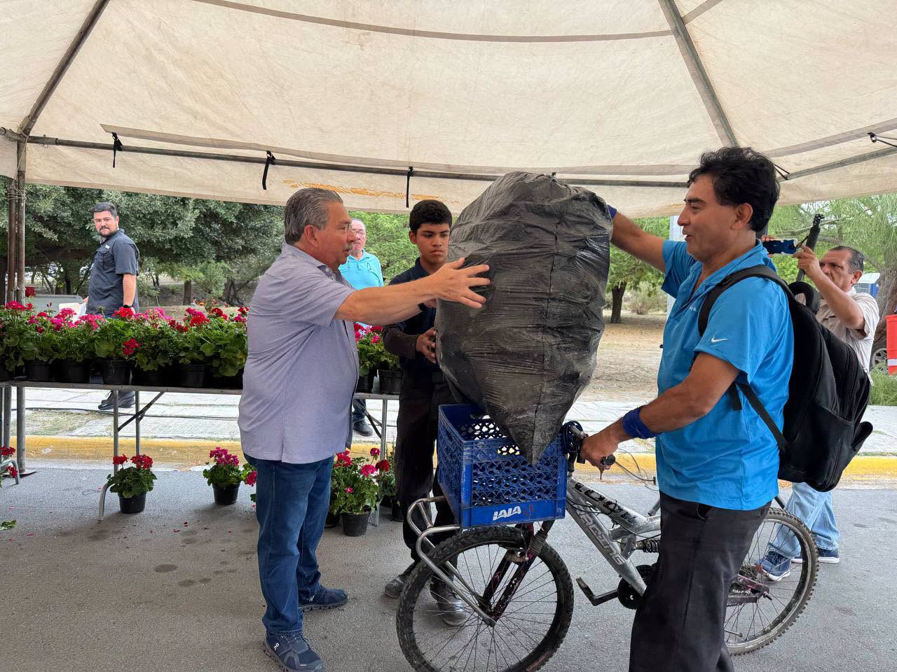 Llevan»Escobedo Recicla» a Jardines del Canadá