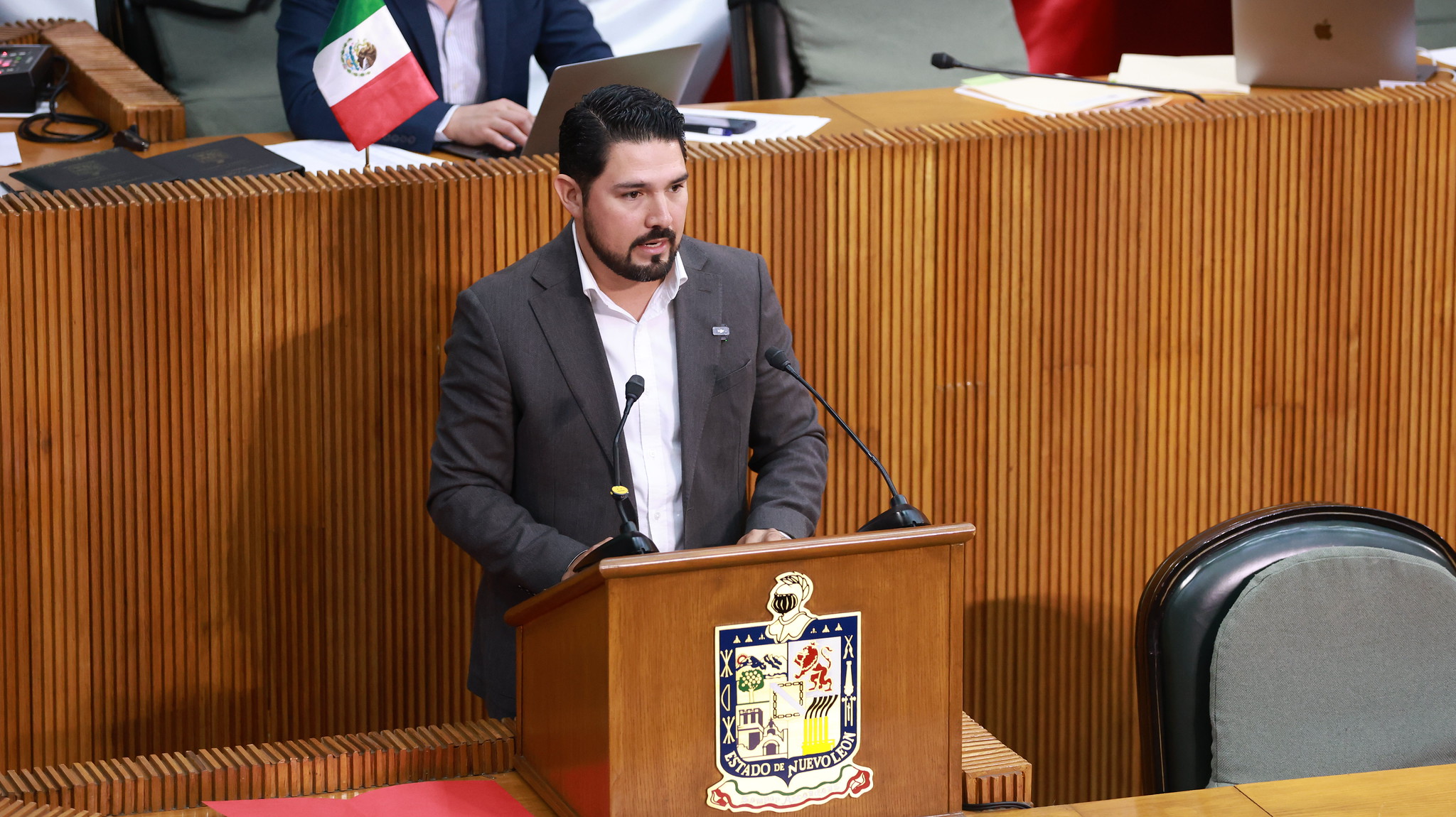 Propone Fernando Aguirre iluminar de amarillo el Congreso de NL por la prevención del suicidio