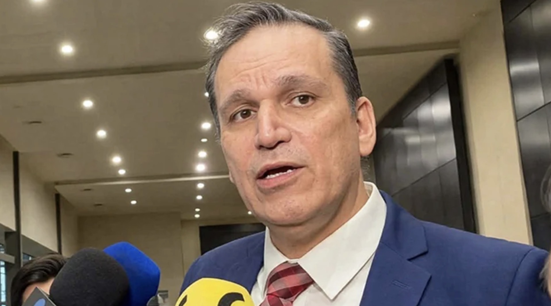 Denuncian a Ulises Carlín por presuntamente ocupar dos cargos en NL