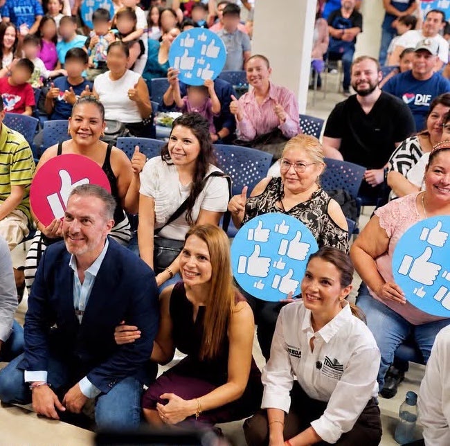 Reconoce Lorena de la Garza atención para niñas y niños con autismo en Monterrey