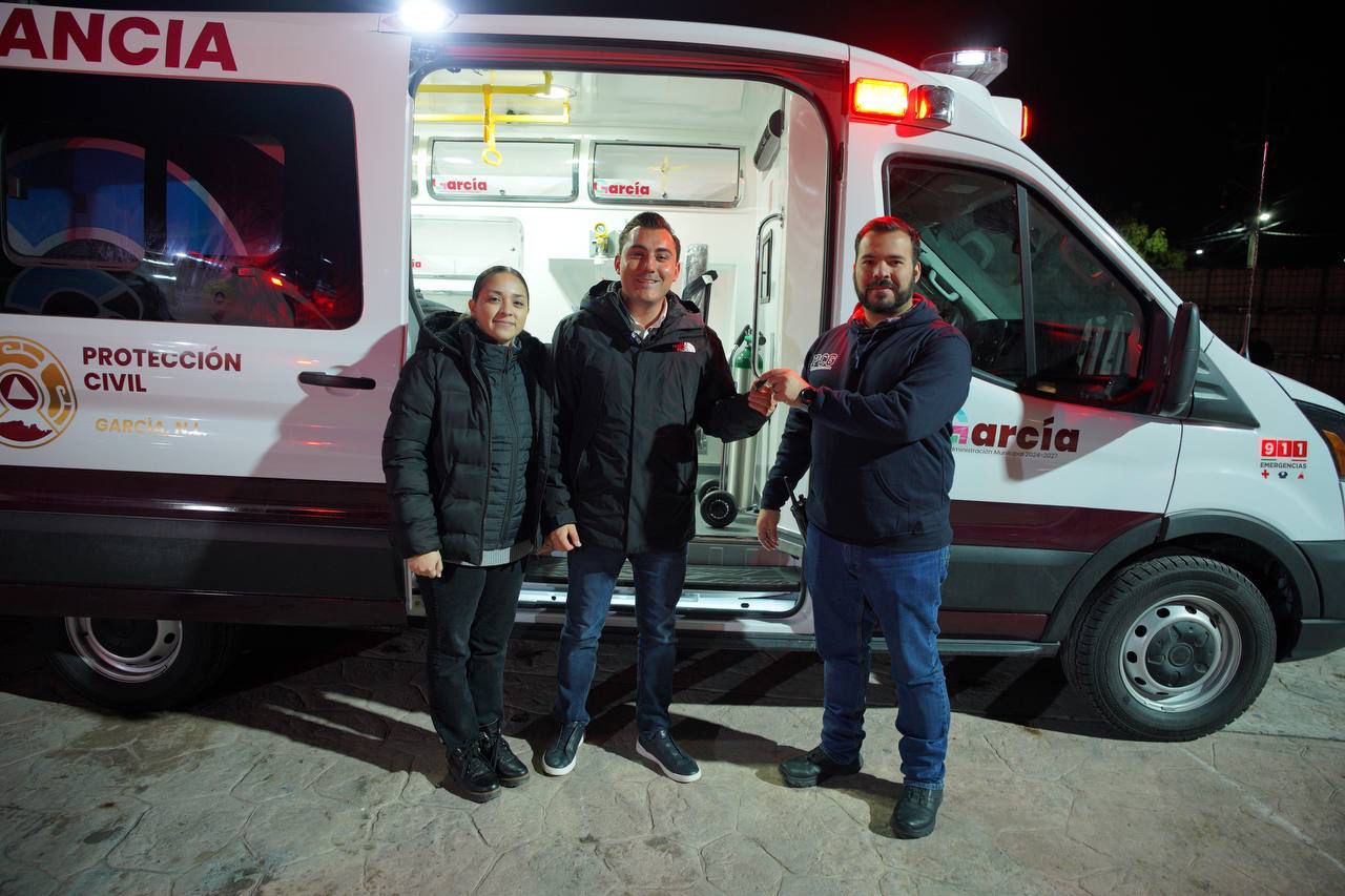 Incorpora García dos nuevas ambulancias