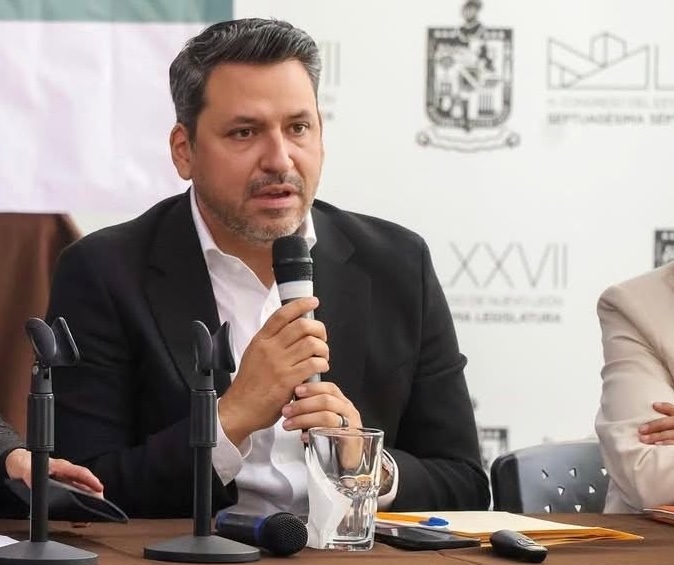 Respalda Tomás Montoya a Clara Luz Flores y llama al diálogo y unidad