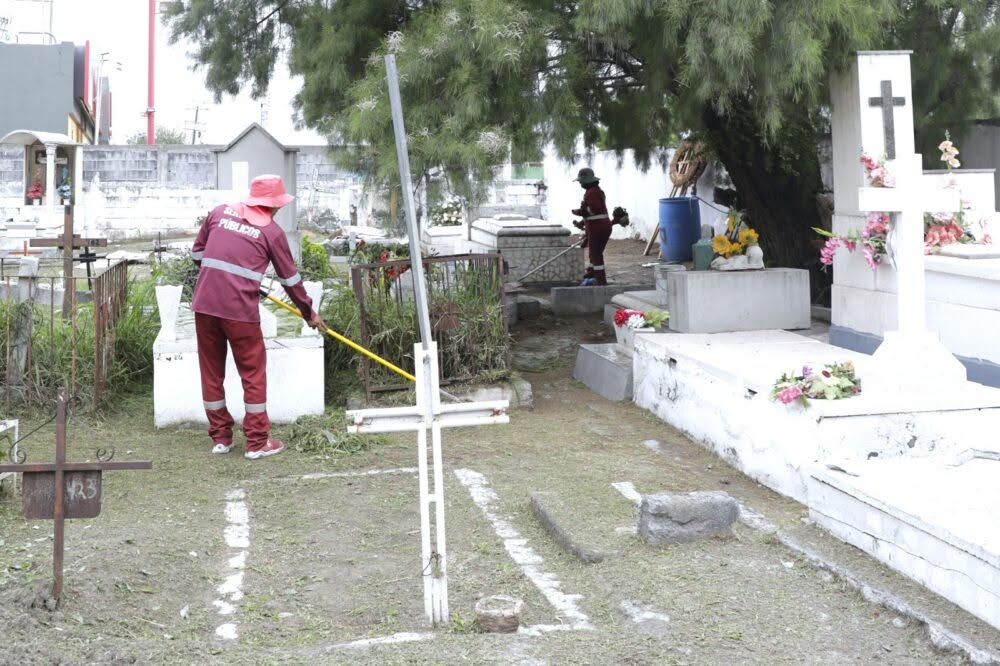 Intensifica Escobedo limpieza de panteones