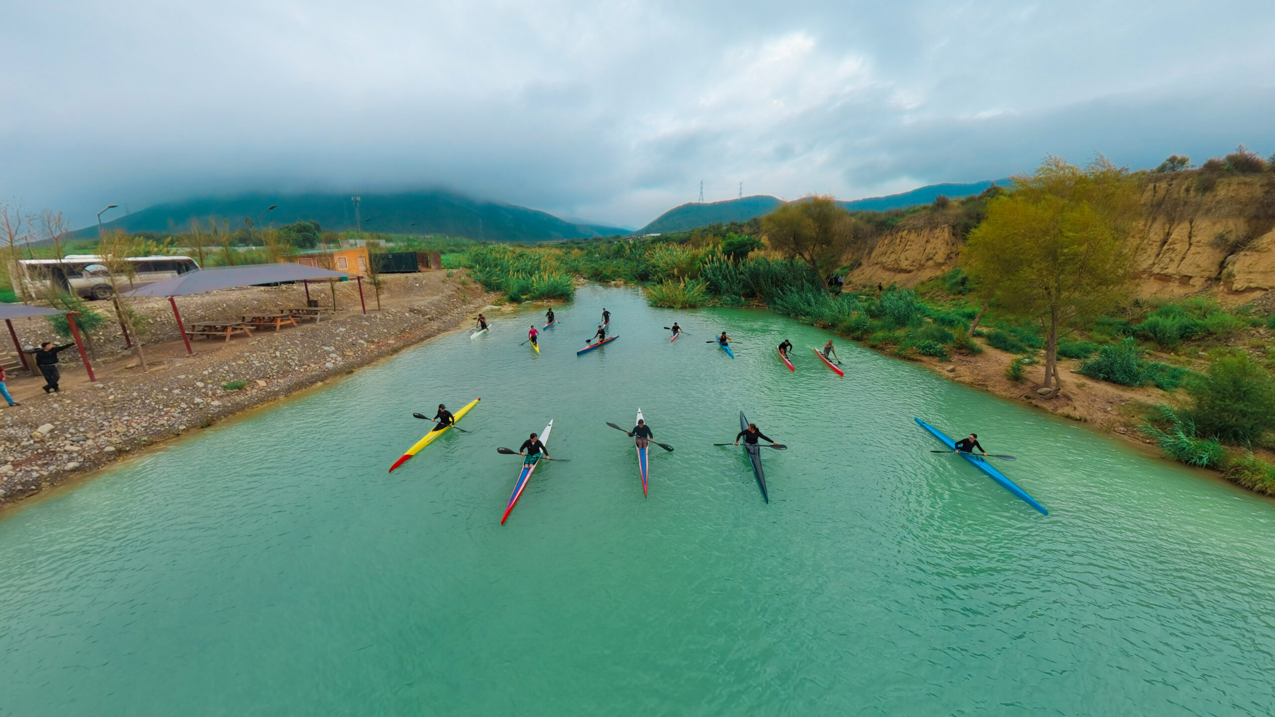 Inauguran clases gratuitas de canotaje en La Playita de García