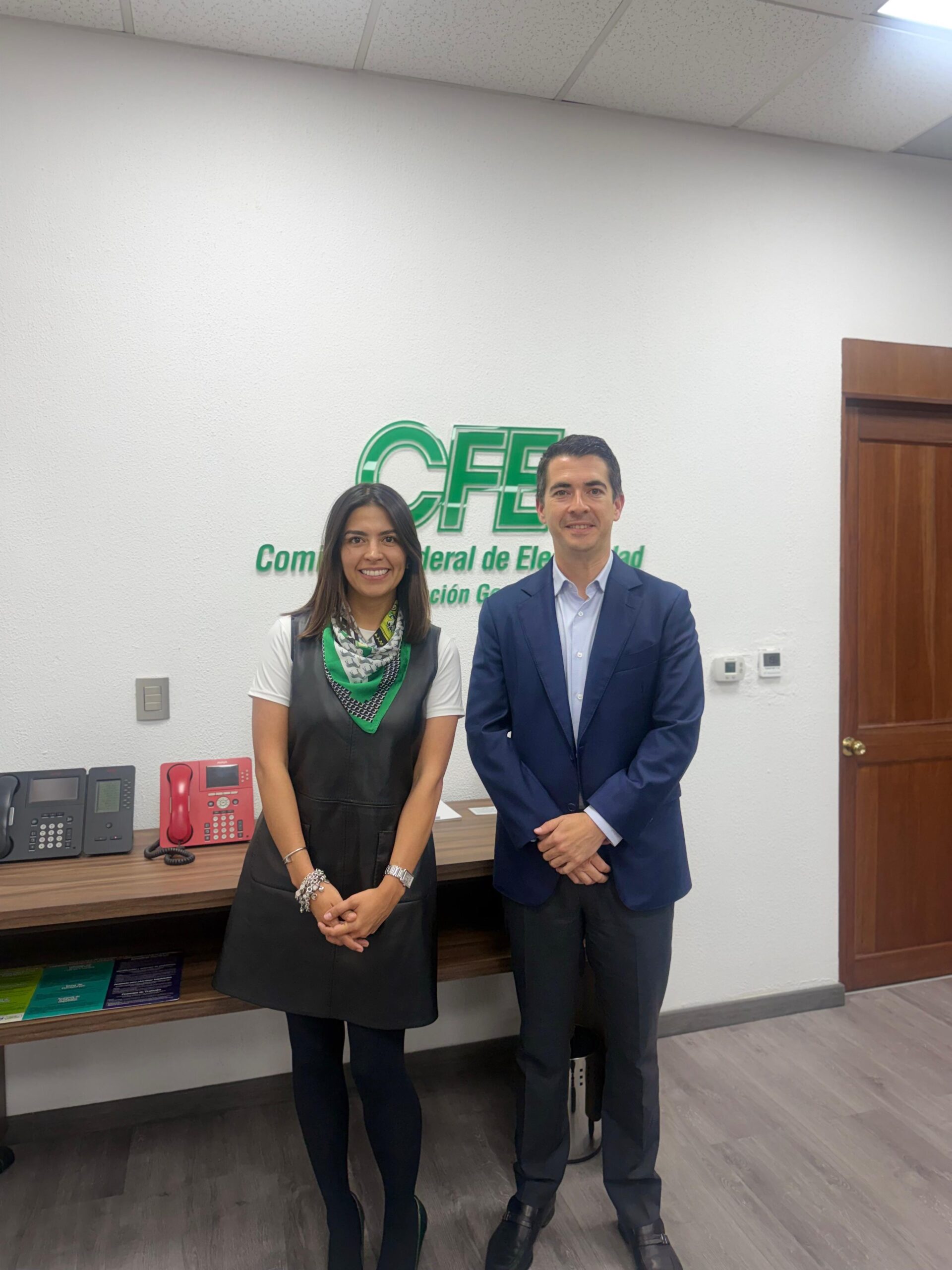 Se reúne Marcelo Segovia con directivos de CFE en la Ciudad de México