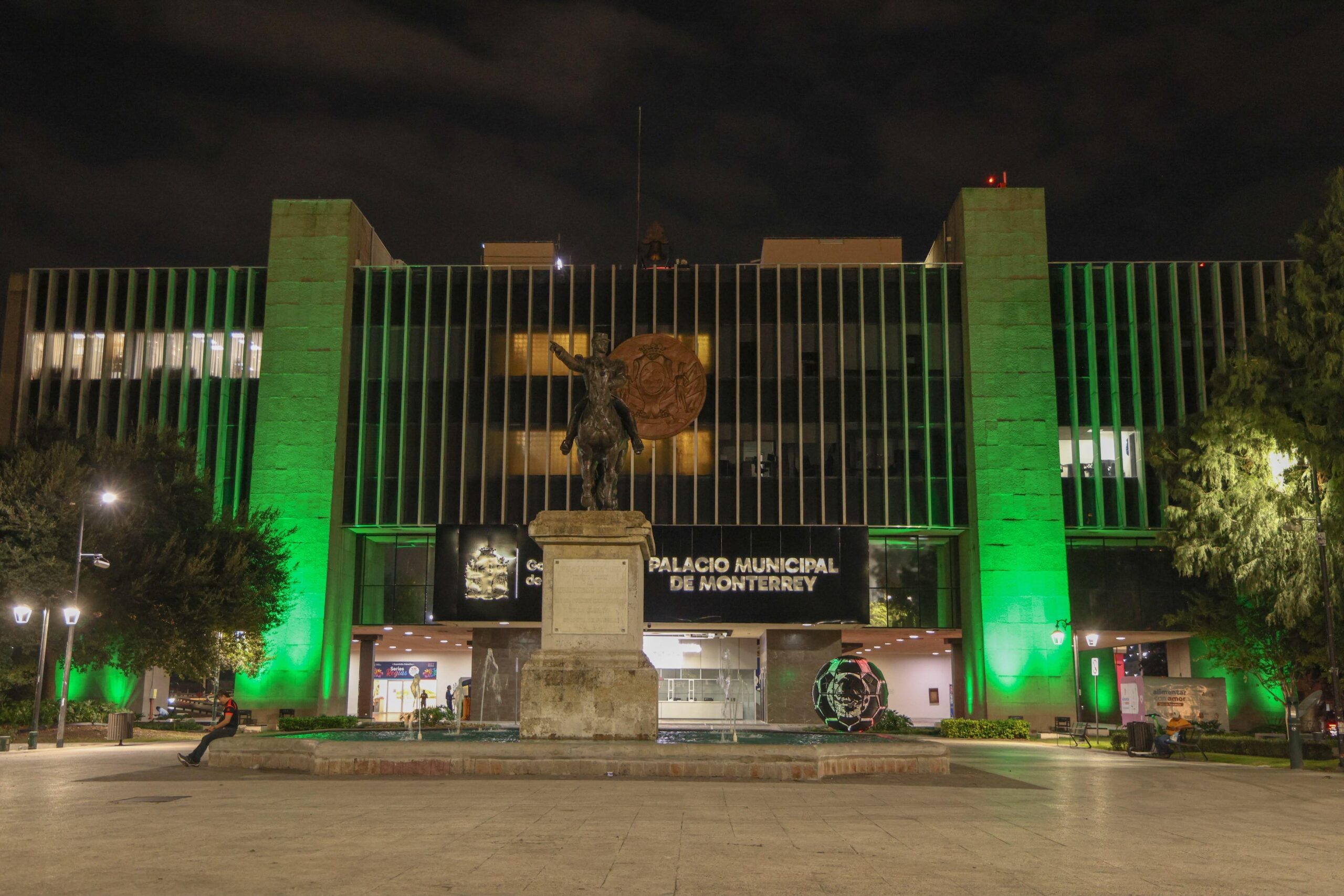 Se ilumina de verde el Palacio Municipal en favor de la salud mental